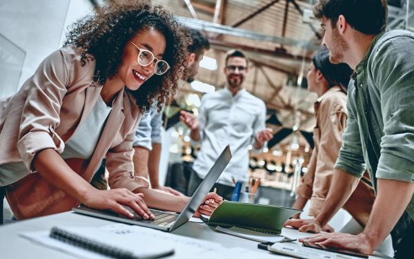 Les géants de la technologie nuisent aux petites entreprises, mais le gouvernement peut aider