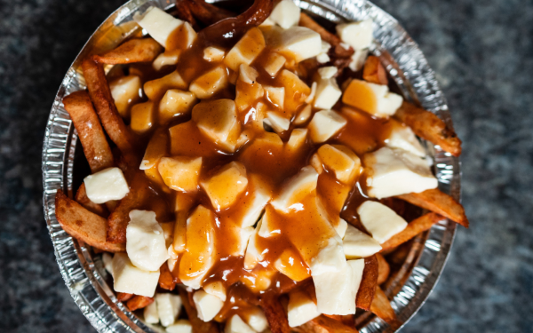 Cinq .CA font l’apologie de la sauce poutine