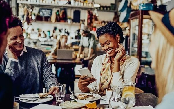 Les réseaux sociaux sont-ils vraiment la nouvelle place publique?