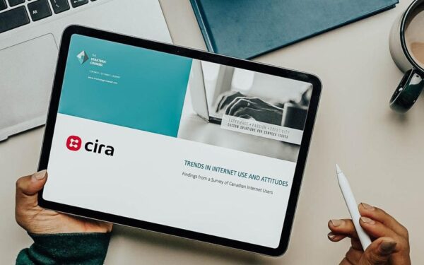 Un nouveau sondage révèle que les événements météorologiques ont provoqué des pannes d’Internet pour près de la moitié des Canadien·ne·s qui ont subi une interruption de service majeure l’année dernière